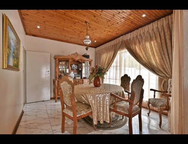 5 BEDROOM HOUSE FOR SALE IN GLENANDA